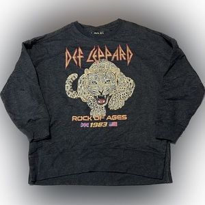 Ladies gray Def Leppard sweatshirt